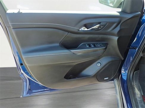 Used 2023 GMC Acadia SLT w/ LPO, Floor Liner Package image 4