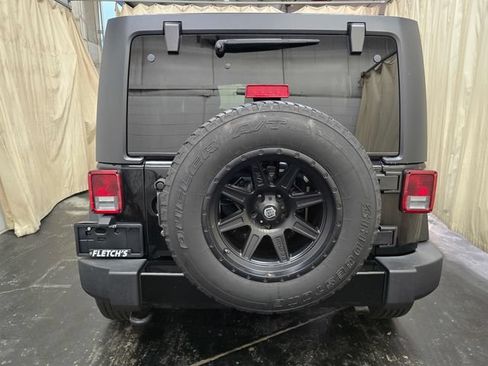 Used 2016 Jeep Wrangler Unlimited Sahara w/ Connectivity Group AWD/4WD image 7