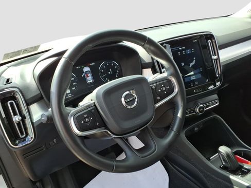 Used 2020 Volvo XC40 T5 Momentum w/ Protection Package Premier AWD/4WD image 12