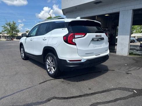Used 2024 GMC Terrain SLT AWD/4WD image 4