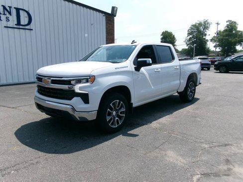 Used 2023 Chevrolet Silverado 1500 LT AWD/4WD image 2