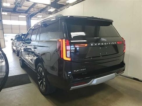 Used 2025 Ford Expedition Platinum w/ Driver's Package AWD/4WD image 6