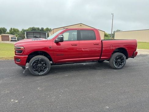 New 2026 RAM 2500 Laramie AWD/4WD image 3