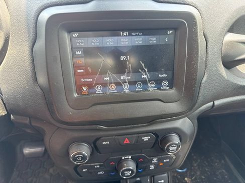 Used 2020 Jeep Renegade Latitude w/ Popular Equipment Group FWD image 11