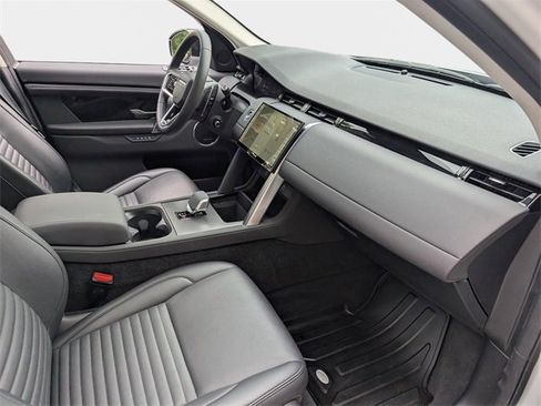 Used 2024 Land Rover Discovery Sport S image 8