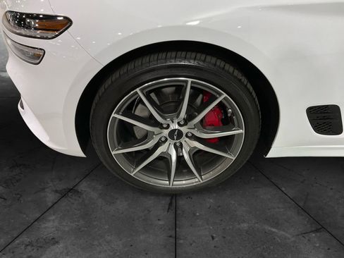 Used 2025 Genesis G70 2.5T image 3