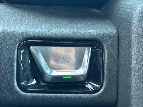 Used 2025 GMC Yukon Denali AWD/4WD image 32