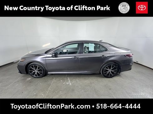 Used 2023 Toyota Camry SE image 6