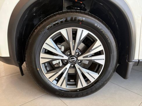 Used 2023 Nissan Rogue SV FWD image 11