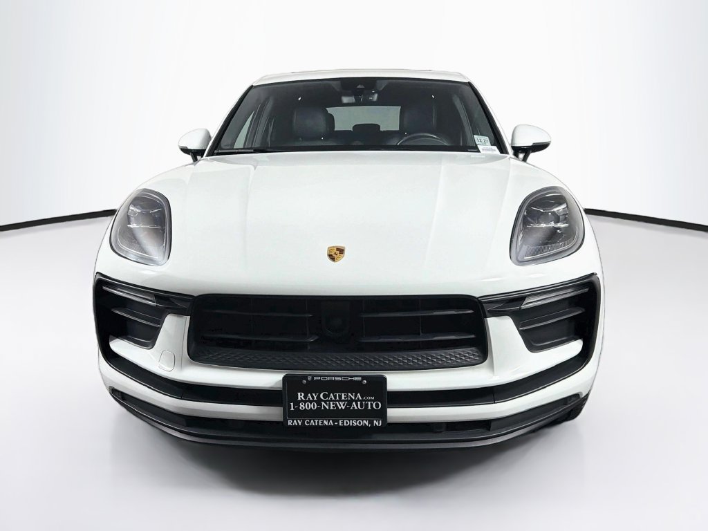 Certified 2023 Porsche Macan AWD/4WD image 6