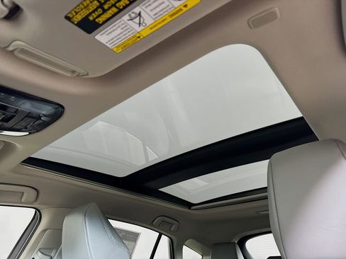 Used 2024 Toyota Venza Limited image 17