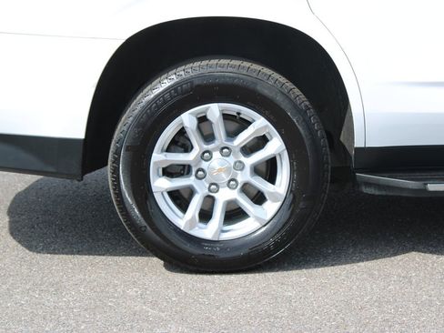 Used 2022 Chevrolet Tahoe LT w/ Luxury Package RWD image 16
