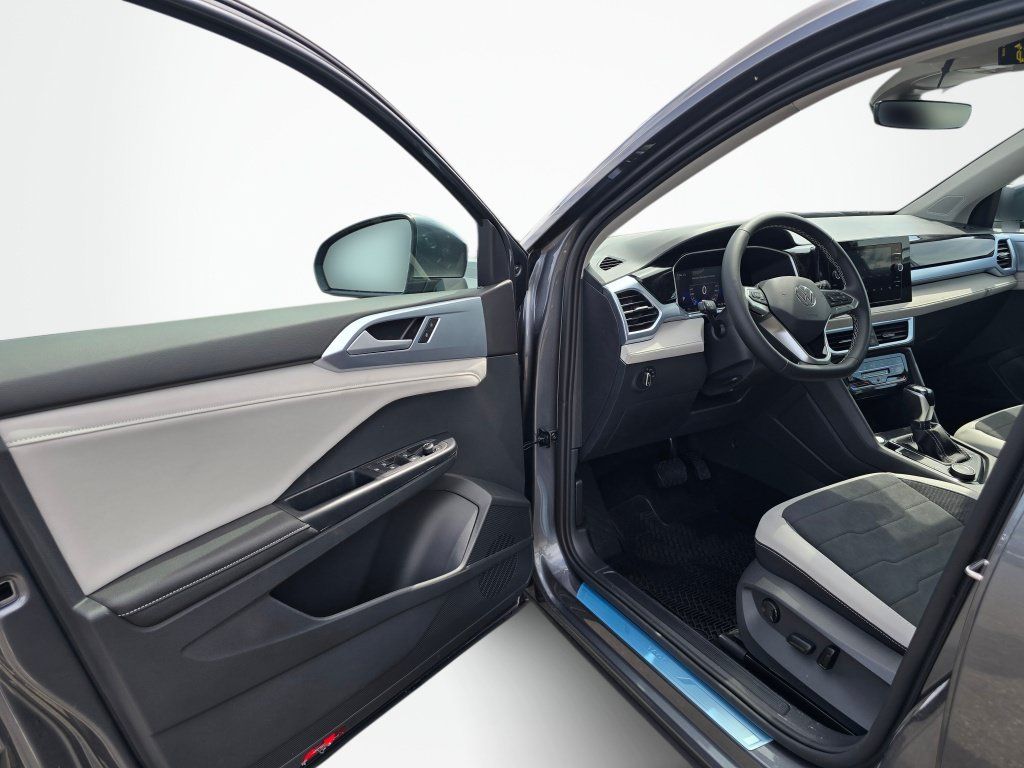 New 2026 Volkswagen Taos SE AWD/4WD image 32