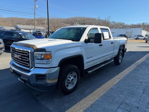 Used 2015 GMC Sierra 2500 4x4 Crew Cab w/ Sierra Convenience Package image 4