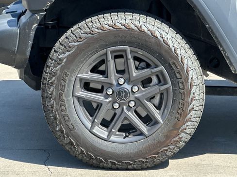 Used 2024 Jeep Wrangler Unlimited Sport AWD/4WD image 12