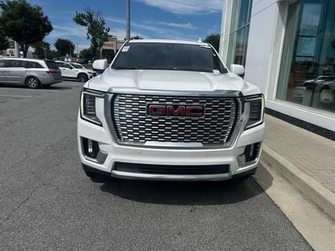Used 2023 GMC Yukon Denali AWD/4WD image 3