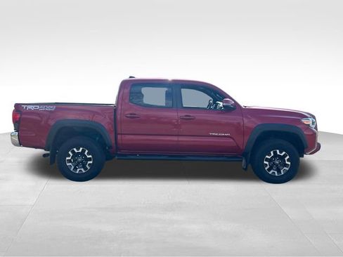Used 2019 Toyota Tacoma TRD Off-Road AWD/4WD image 7