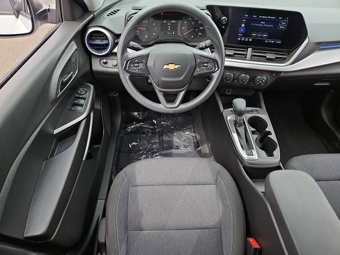 Used 2024 Chevrolet Trax LS FWD image 11