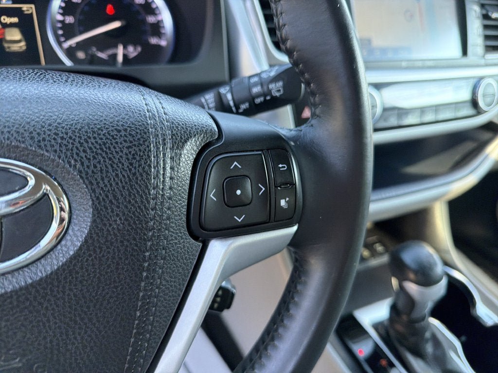 Used 2016 Toyota Highlander XLE AWD/4WD image 20
