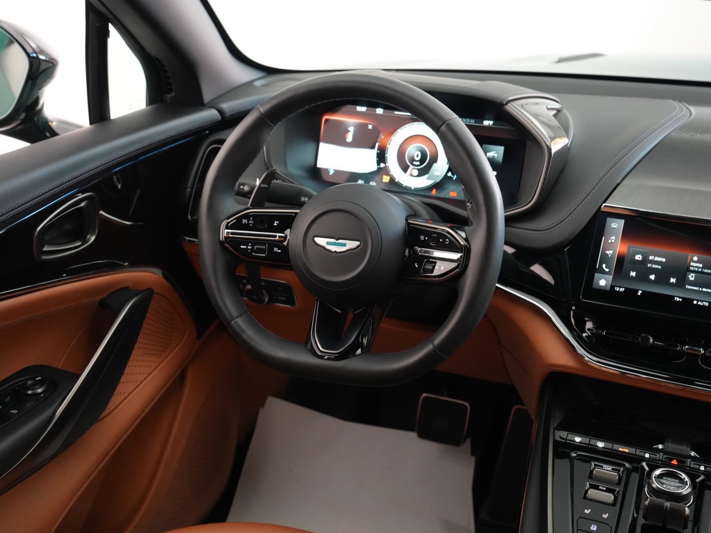 Used 2025 Aston Martin DBX 707 AWD/4WD image 28