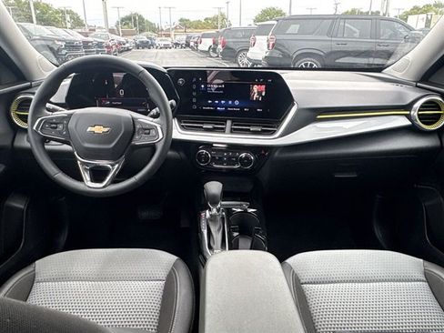 Certified 2024 Chevrolet Trax LT w/ Driver Confidence Package FWD image 19
