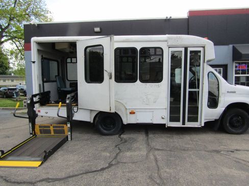 Used 2009 Ford E-350 and Econoline 350 Super Duty RWD image 1
