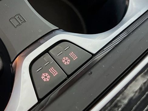 Used 2025 BMW X7 M60i image 21