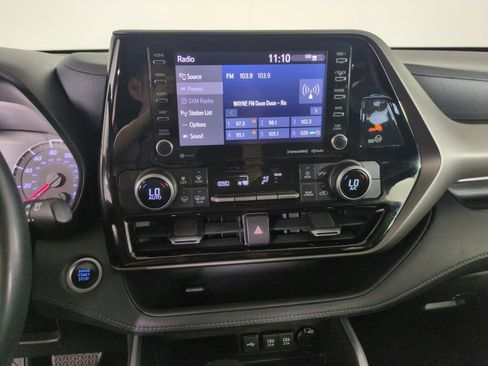 Used 2020 Toyota Highlander LE FWD image 20