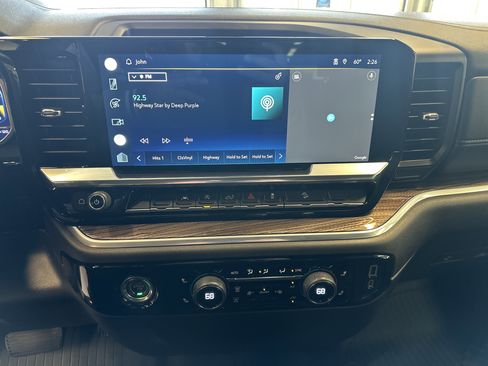 Used 2022 Chevrolet Silverado 1500 RST image 3