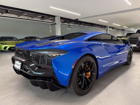 Used 2024 McLaren Artura RWD image 5