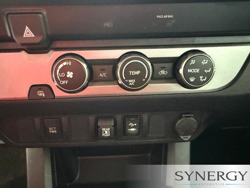 Used 2019 Toyota Tacoma SR5 RWD image 12