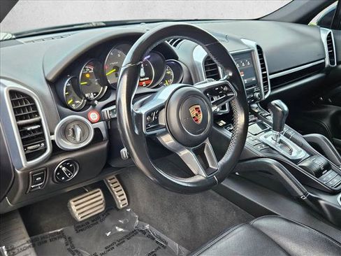 Used 2017 Porsche Cayenne S Platinum image 10