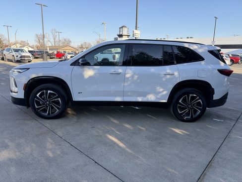 Used 2025 Buick Enclave Sport Touring image 8