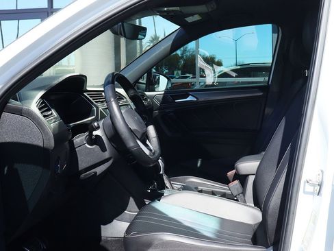 Used 2022 Volkswagen Tiguan SE R-Line image 40