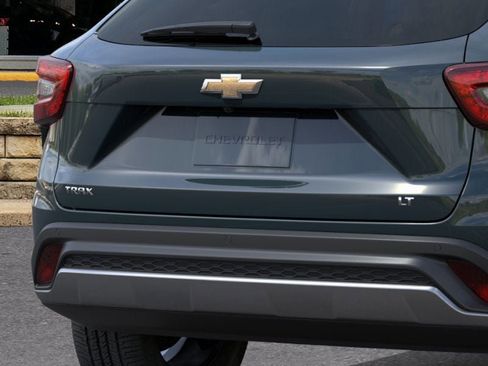 New 2026 Chevrolet Trax LT w/ Sunroof Package image 14