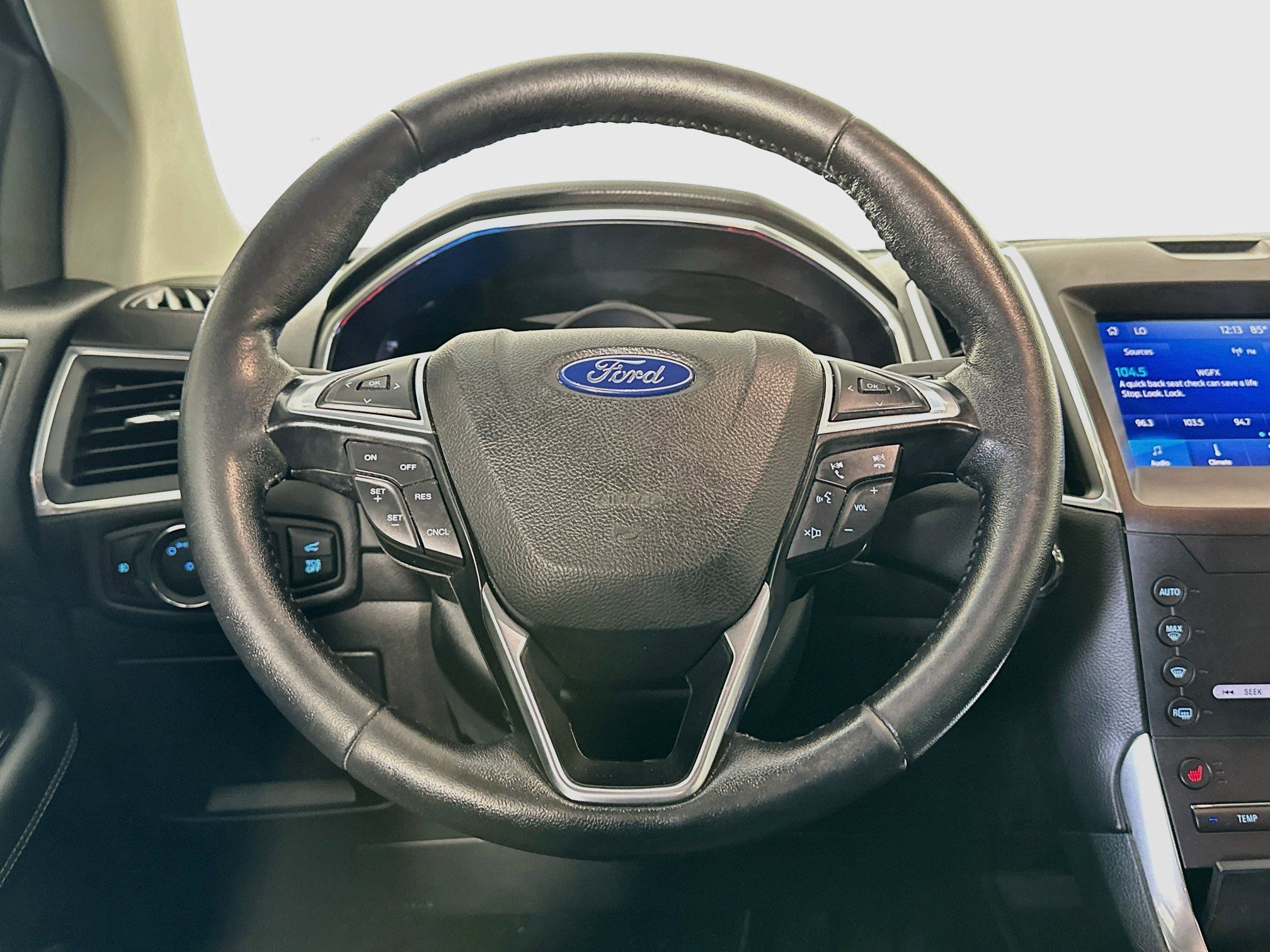 Used 2020 Ford Edge Titanium FWD image 18