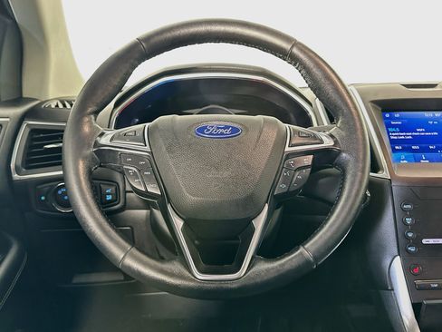 Used 2020 Ford Edge Titanium FWD image 18