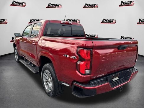 Used 2024 Chevrolet Colorado LT w/ LT Convenience Package III AWD/4WD image 3