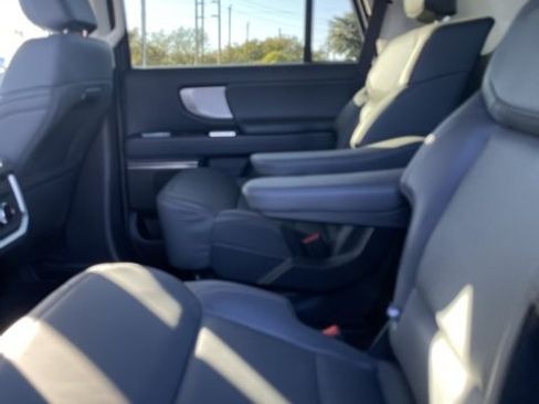 New 2025 Ford Expedition Active image 9