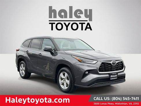 Used 2022 Toyota Highlander LE image 1