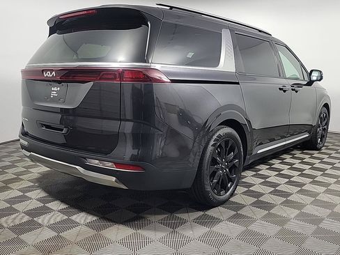 Certified 2024 Kia Carnival SX FWD image 3