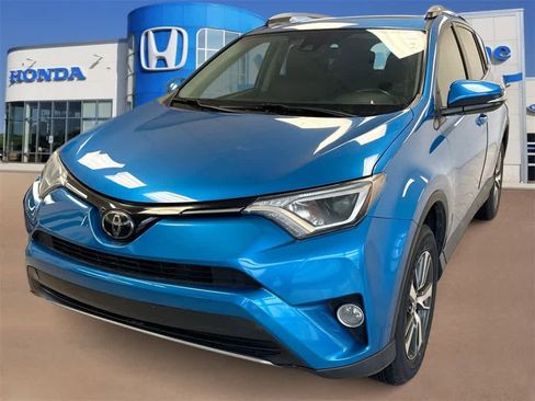 Used 2018 Toyota RAV4 XLE image 4