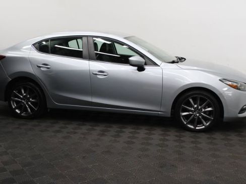 Used 2018 MAZDA MAZDA3 Touring image 3