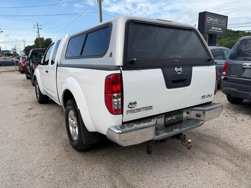 Used 2010 Nissan Frontier SE w/ SE Value Truck Pkg AWD/4WD image 3