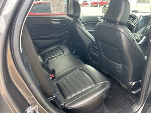 Used 2023 Ford Edge SEL image 11