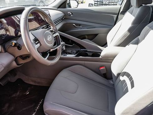 Certified 2025 Hyundai Elantra SEL FWD image 18