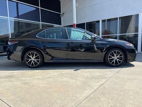 Used 2024 Toyota Camry SE FWD image 2