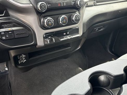 Used 2024 RAM 3500 Big Horn AWD/4WD image 36