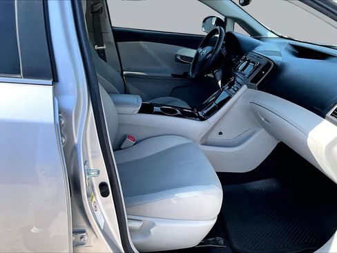 Used 2011 Toyota Venza w/ Convenience Pkg FWD image 7
