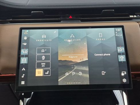 Used 2025 Land Rover Range Rover Sport SE AWD/4WD image 16